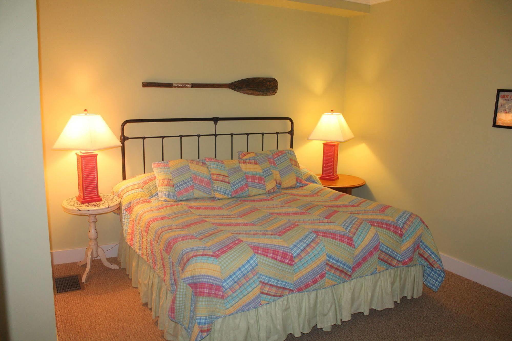 Captain'S Cottage Suites Grand Haven Ngoại thất bức ảnh